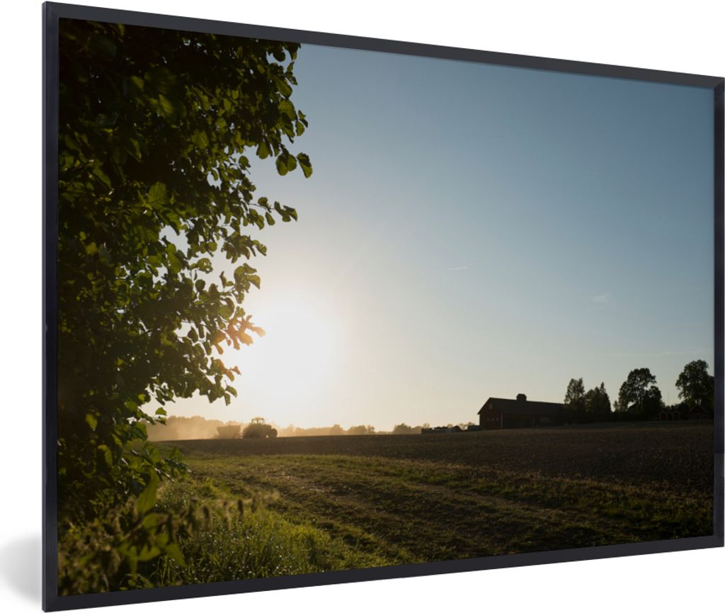MuchoWow Gerahmtes Poster Traktor - Bauernhof - Sonne 60x40 cm - Poster mit Schwarzem Bilderrahmen Wandposter Rahmen Foto Bilder - Printing - Wan...