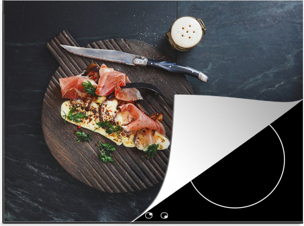 KitchenYeah Herdabdeckplatte Der Prosciutto mit Steinpilzen und Käse auf einem Schneidebrett , 71x52cm, Küche Deko, Glaskeramikfeld Herdabdecku...
