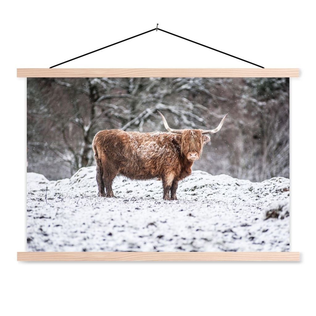MuchoWow Textilposter Schottischer Highlander - Baum - Schnee 60x40 cm mit holzfarbenen Rahmen - Bilder