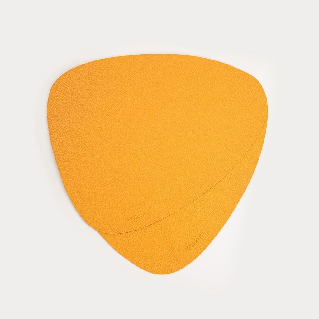 HOMLA FEMELO senfgelbe Untersetzer, 2er-Set, 38 cm