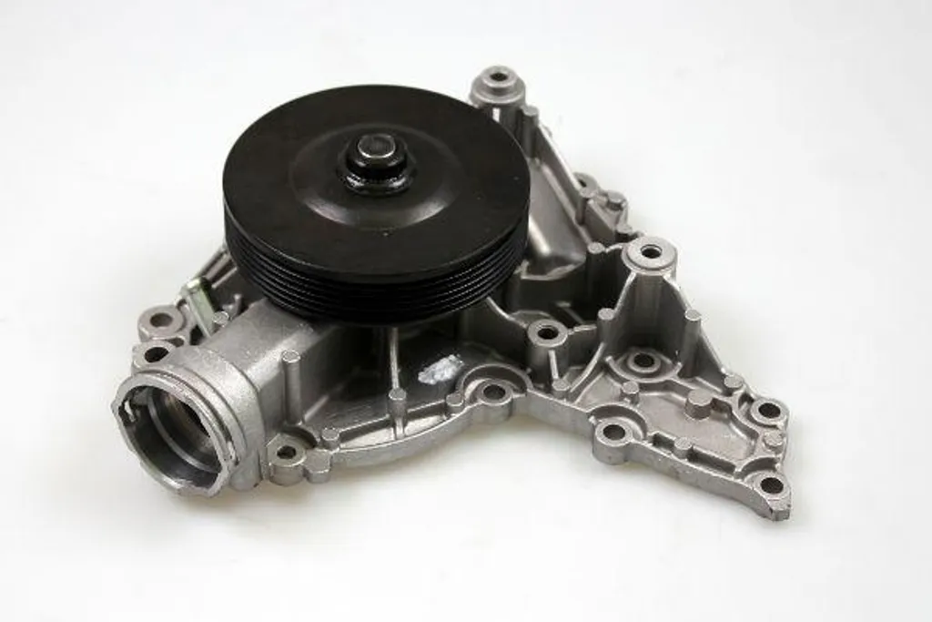 Pompe à eau HEPU P1540 pour Mercedes Classe C E - OE A2722001001