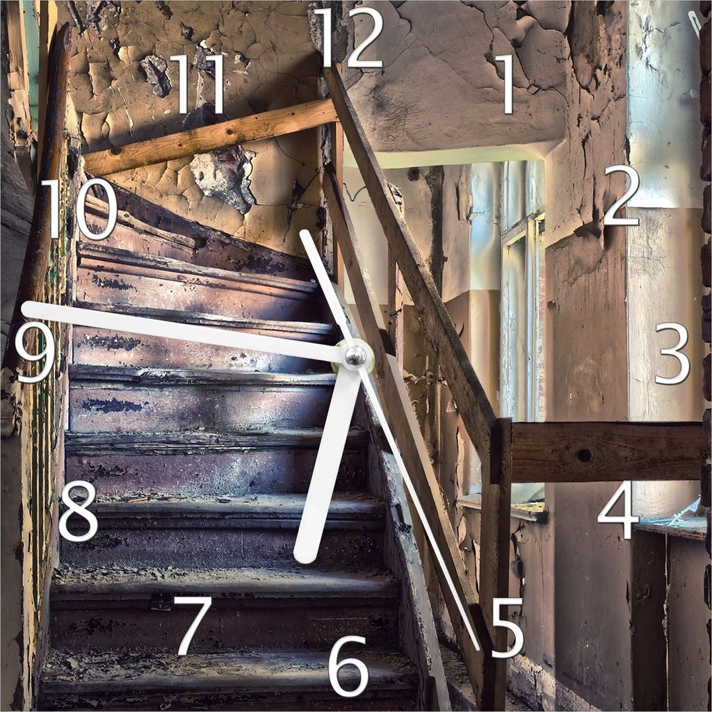 Wallario Design Wanduhr Treppe in einem alten Haus aus Echtglas, Größe 20 x 20 cm