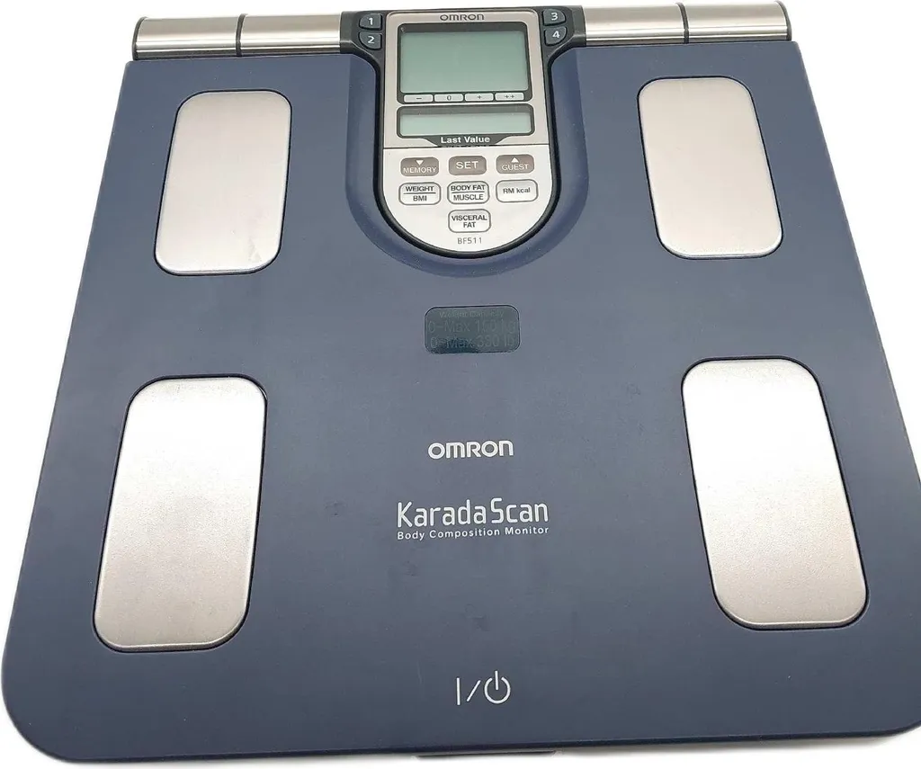Bilancia Elettronica Omron BF511: Design Quadrato e Precisione Blu - 19