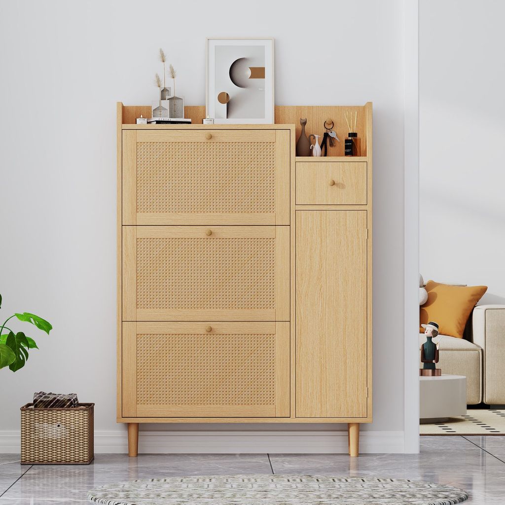 Fortuna Lai Schuhschrank mit Rattandekor mit 3 Klappen, Tür und Schublade, mit Massivholzbeinen und Griffen, Sideboard, Schuhkipper, Eiche