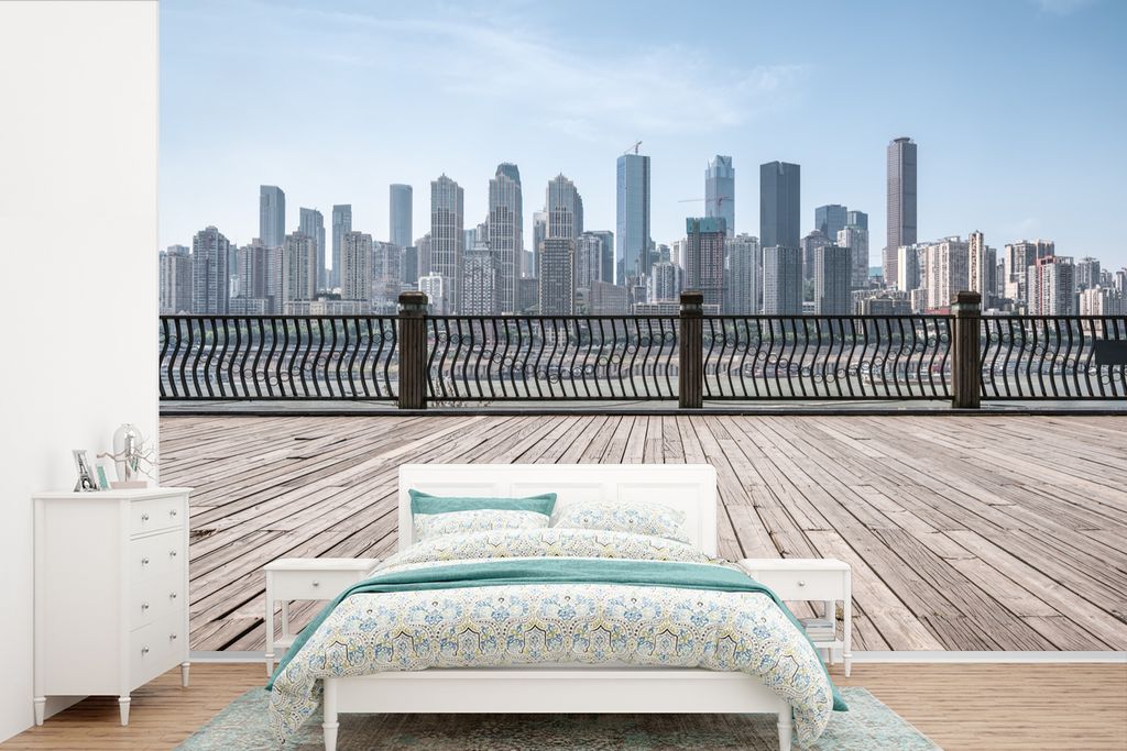 MuchoWow Fototapete für Wohnzimmer oder Schlafzimmer Wandtapete Vinyl Motivtapete Holzterrasse mit einer Skyline von Chongqing - 390x260 cm - Pa...