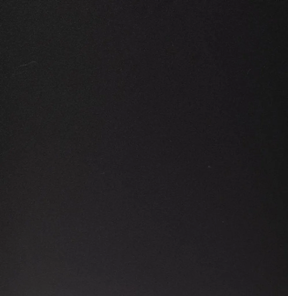 Table d'appoint pliante noire pour studio et petit espace intérieur