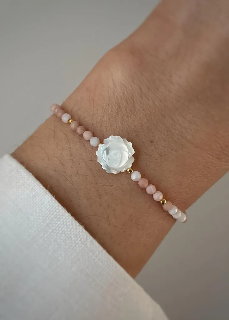 Bracelet fil opale et rose en nacre - Bijou protection et optimisme