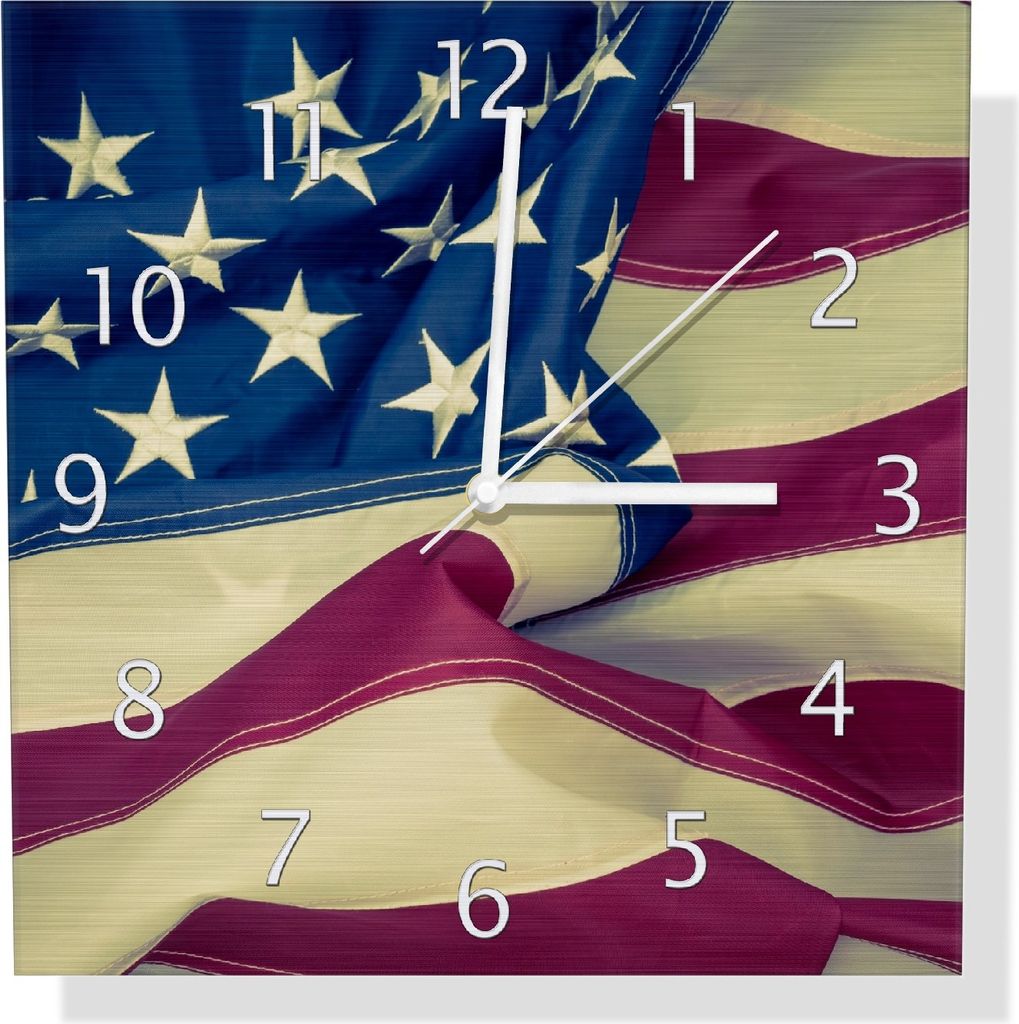 Wallario Design Wanduhr Amerikanische Flagge im Wind aus Aluverbund, Größe 30 x 30 cm