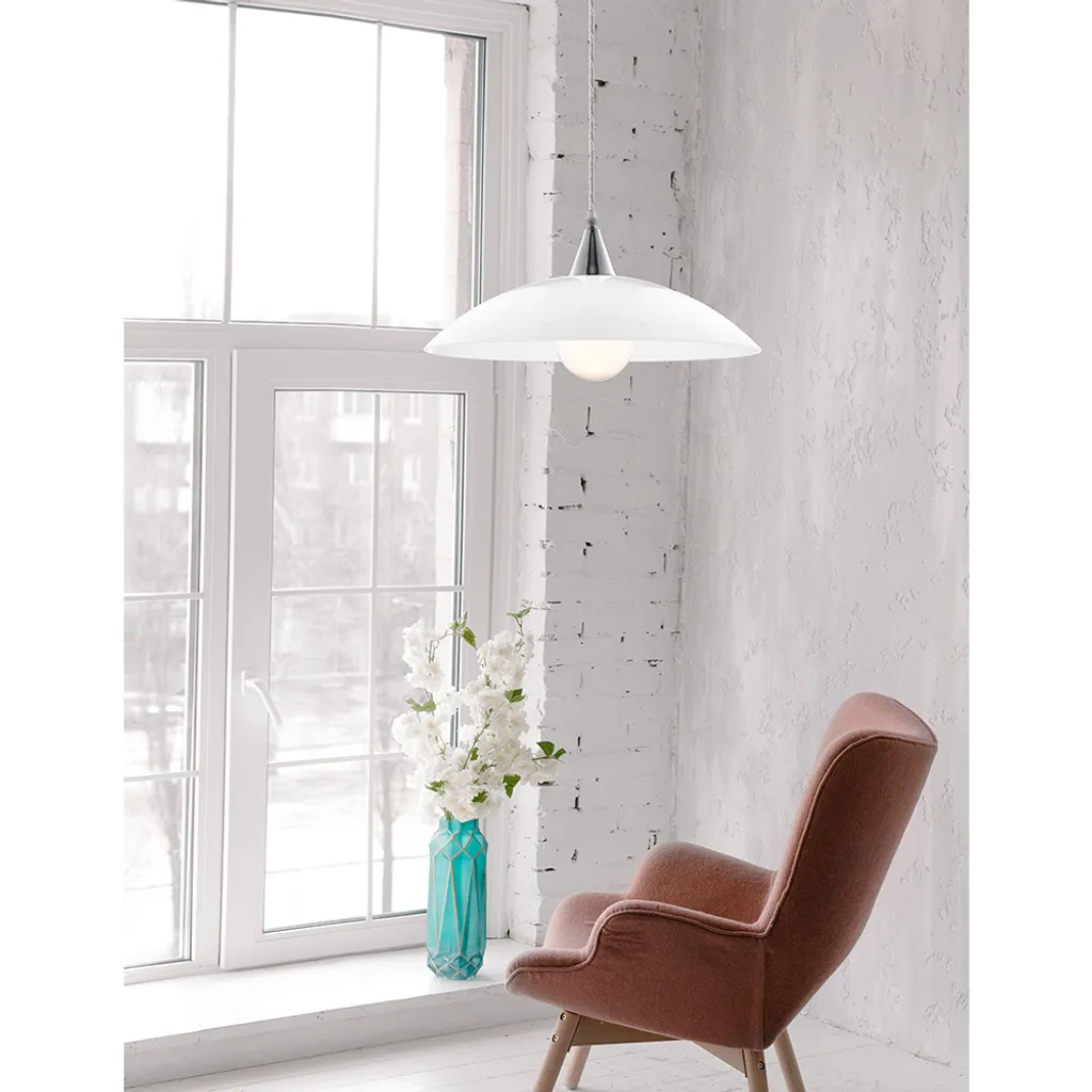 Lustre suspension moderne en verre blanc et finitions chrome éclatant