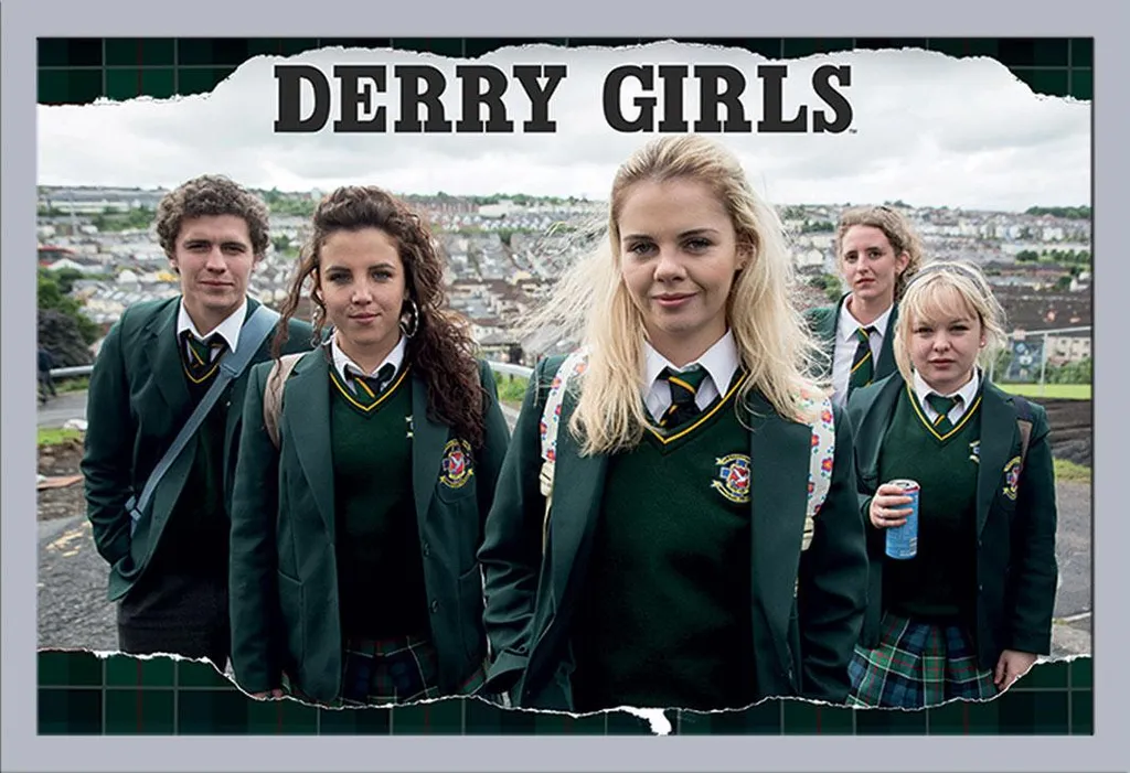 Affiche Derry Girls avec Cadre Shinsuke Argenté Maxi MDF 61x91,5 cm