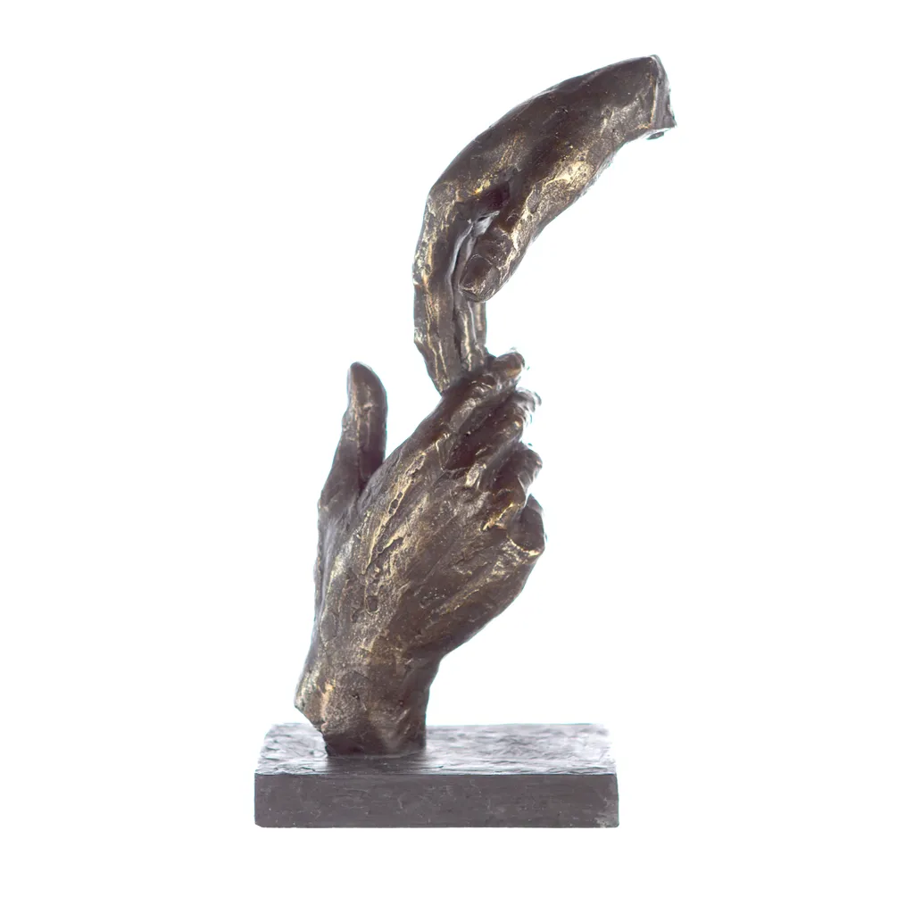 Statue décorative mains entrelacées effet bronze 29cm pour intérieur chic