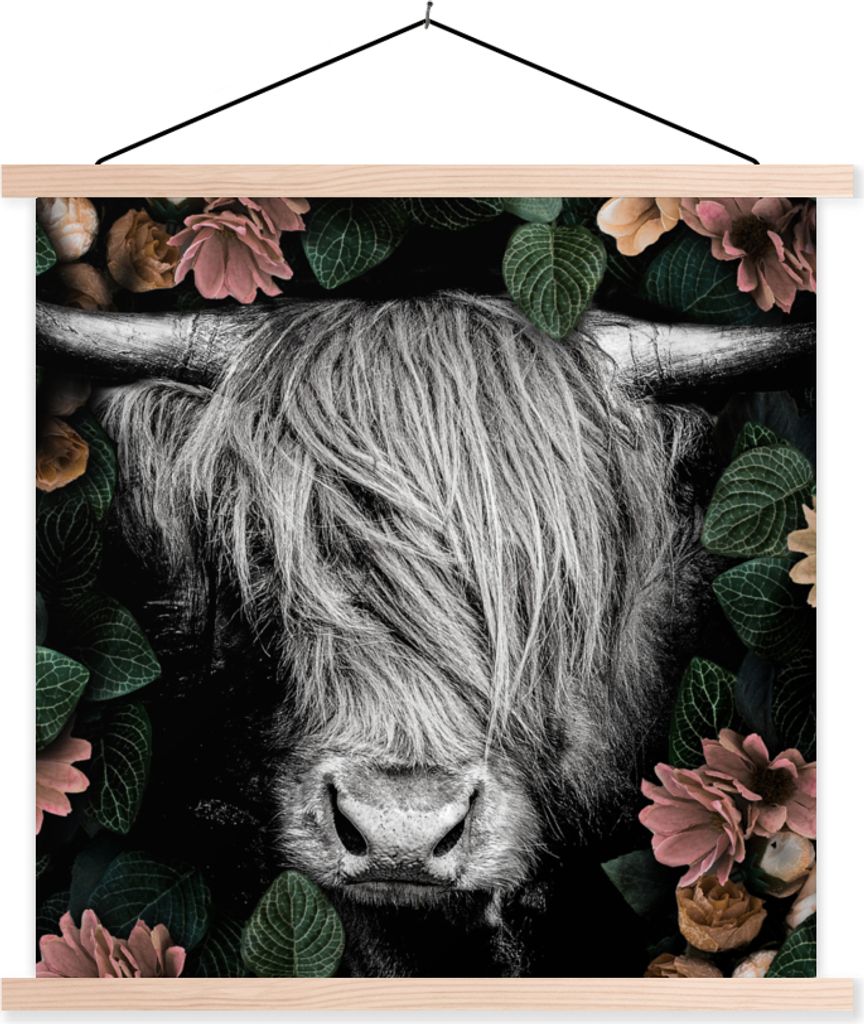 MuchoWow Textilposter Schottisches Hochlandrind - Blumen - Schwarz - Weiß 120x120 cm mit holzfarbenen Rahmen - Textil-Poster