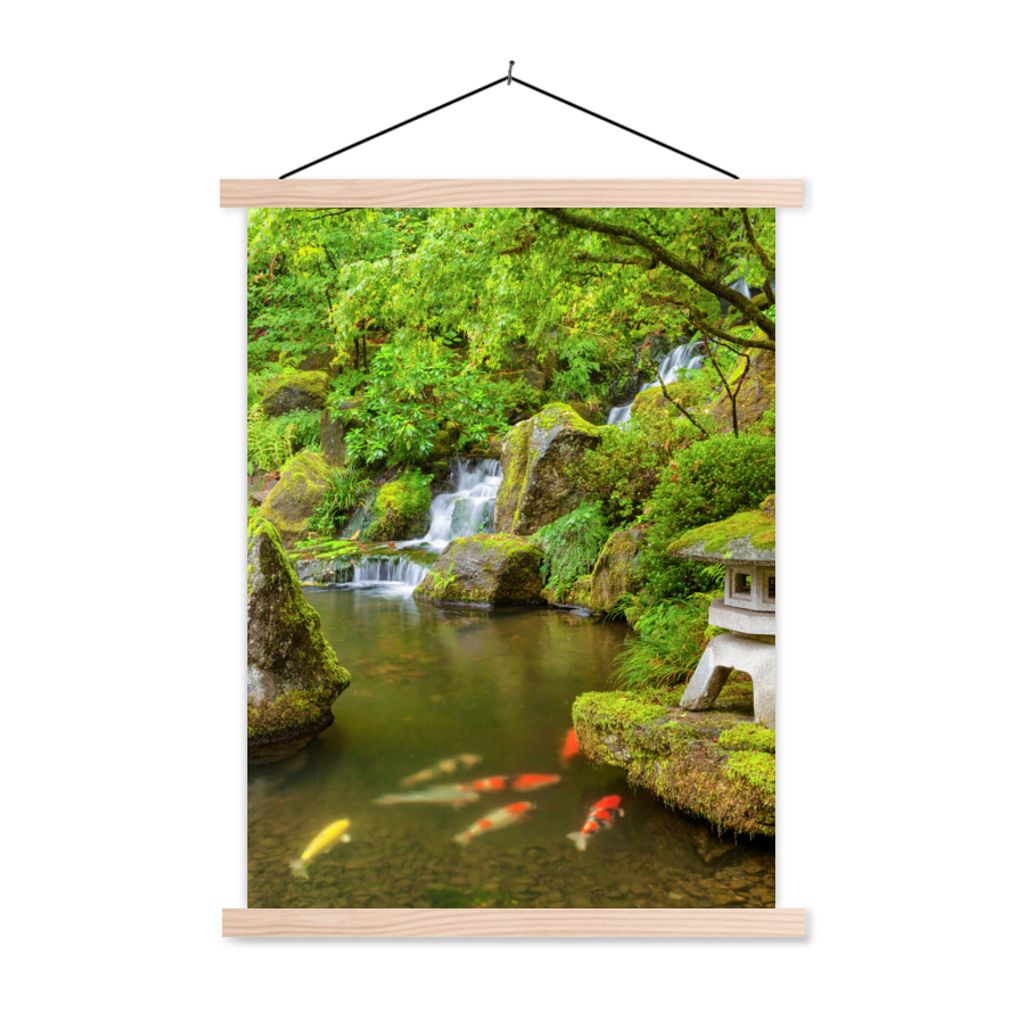 MuchoWow Textilposter Wasserfall - Koi - Japanische Laterne - Moos - Wasser 120x160 cm mit holzfarbenen Rahmen - Plakatkarton