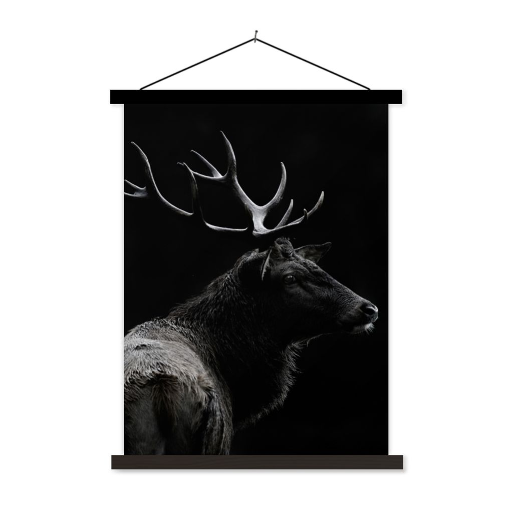 MuchoWow Textilposter Hirsch - Schwarz - Porträt - Geweih - Tiere 40x53 cm mit schwarzem Rahmen - Abbildung