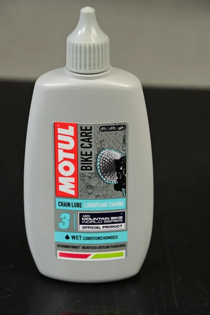 Lubrifiant Chaîne Off-road Motul Wet pour Moto Cross et Enduro 100ml