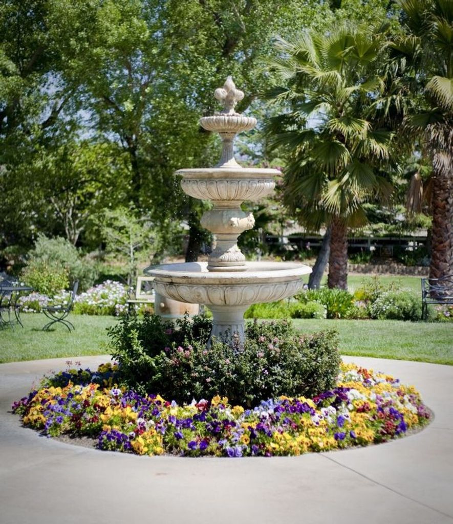 Casa Padrino Barock Kunststein Springbrunnen / Gartenbrunnen Ø 150 x H. 280 cm - Gartendeko Brunnen
