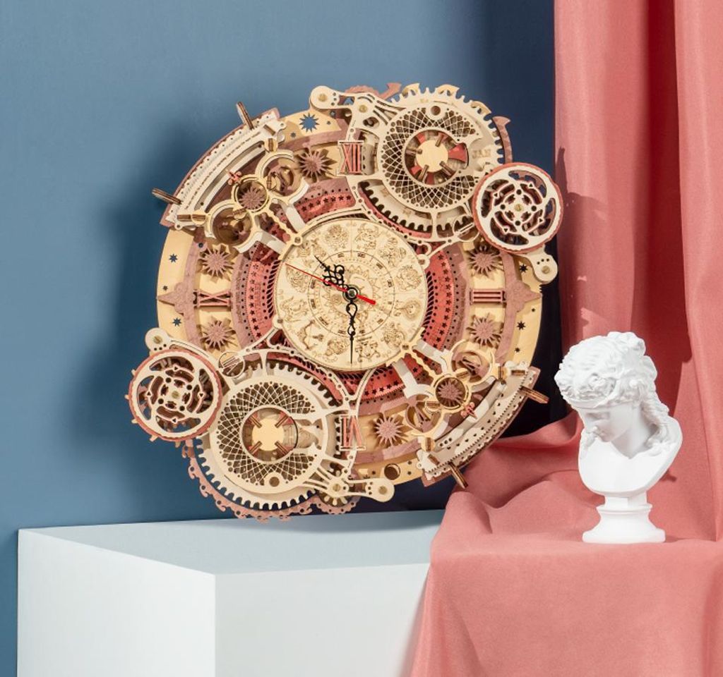 Zodiac Wanduhr & Kalender aus Holz Produktbild 