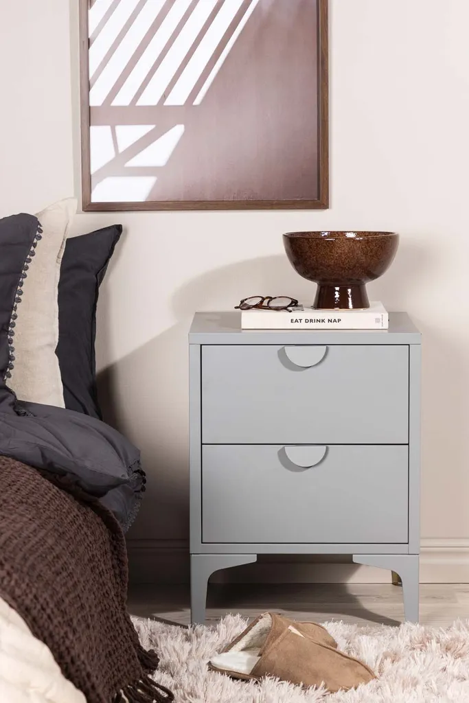 Table de nuit grise 2 tiroirs Piring en bois avec finition gris clair - 3