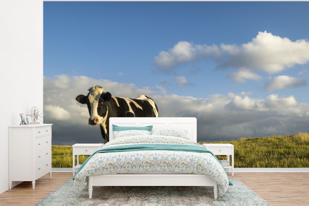 MuchoWow Fototapete für Wohnzimmer oder Schlafzimmer Wandtapete Vinyl Motivtapete Kuh - Schwarz - Weiß - Gras - 320x240 cm - Tapeten