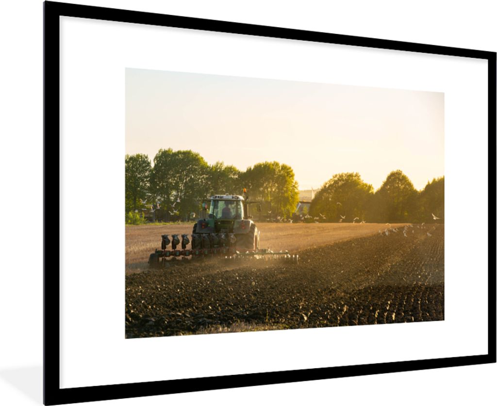 MuchoWow Gerahmtes Poster Traktor - Vogel - Land 90x60 cm - Poster mit Schwarzem Bilderrahmen Wandposter Rahmen Foto Bilder - Wanddekoration - Fotos
