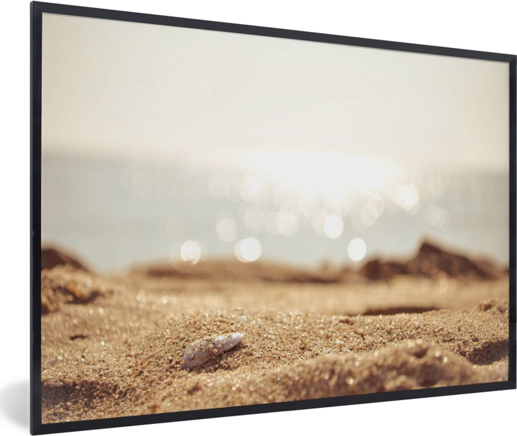 MuchoWow MuchoWow Gerahmtes Poster Strand - Sand - Muschel 90x60 cm - Poster mit zchwarzem Bilderrahmen - Fotorahmen - Foto-Plakat