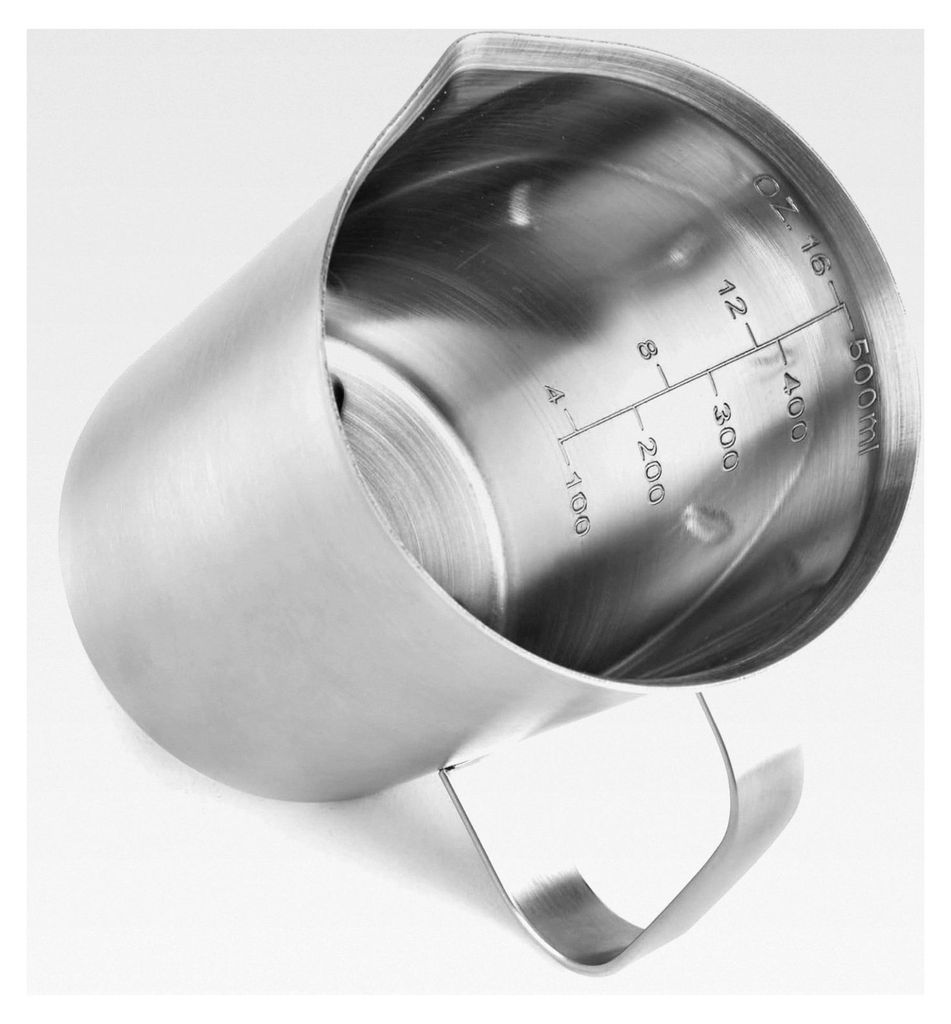 Messbecher aus 18/8 Edelstahl mit Griff und Ausgießlippe, Metallkrug mit oz und ml Markierung, 500 ml