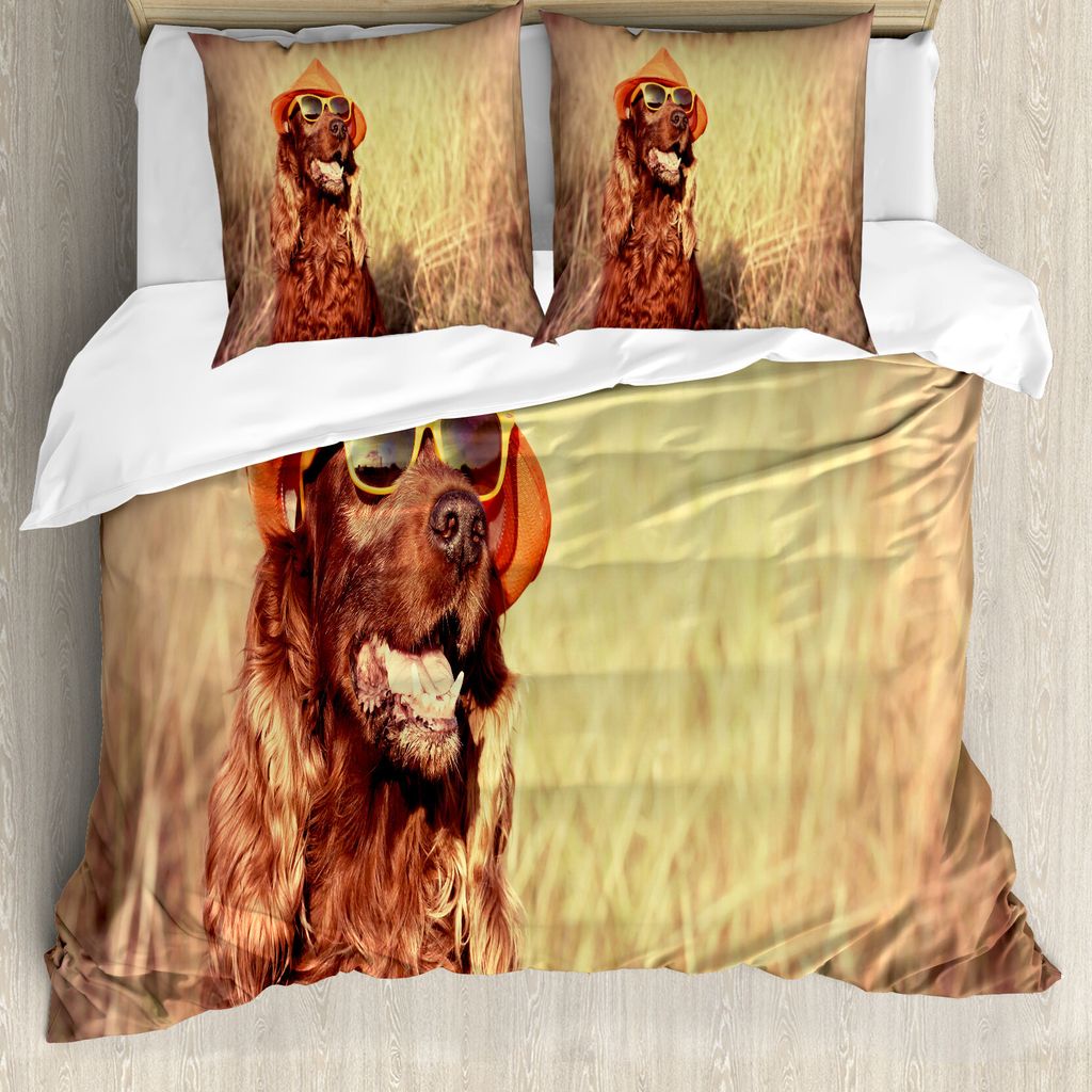 ABAKUHAUS Tier Bettbezug, Hundetragender Hut Brille, Milbensicher Allergiker geeignet mit Kissenbezügen, 155 cm x 220 cm - 80 x 80 cm, rotbraun Tan