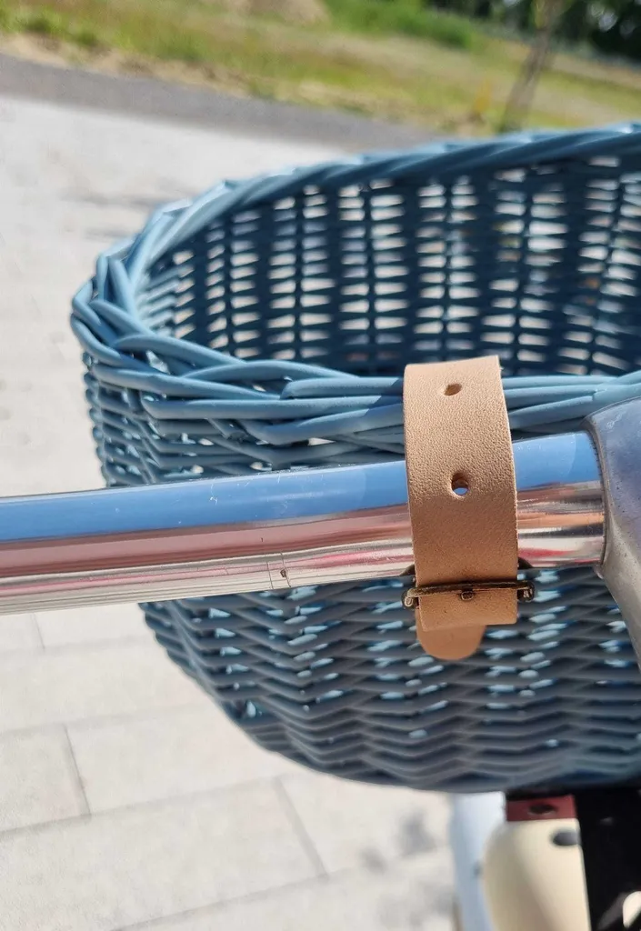Panier vélo enfant bleu marine WikliBOX : fixation stable et osier