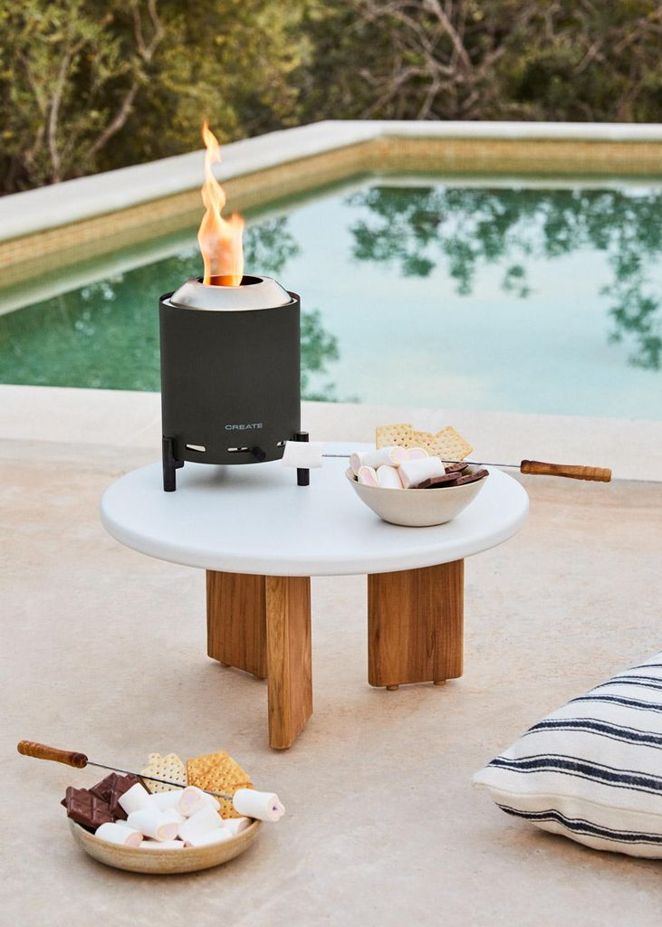FIRE PIT COMPACT - Tisch-Feuerstelle 1,5 kW für den Außenbereich mit rauchfreien Pellets