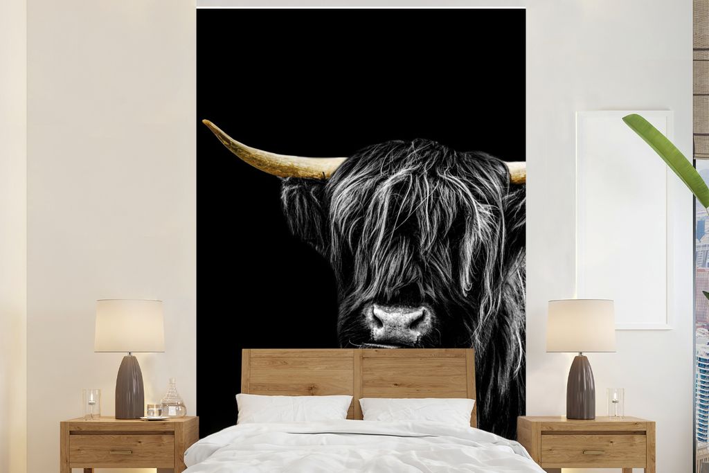 MuchoWow Fototapete für Wohnzimmer oder Schlafzimmer Wandtapete Vinyl Motivtapete Schottischer Highlander - Gold - Schwarz - 225x350 cm - Schlaf...