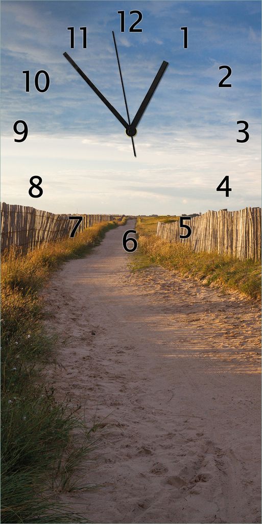 Wallario Design Wanduhr Sandweg an einem Strand in Frankreich, Bretagne aus Echtglas, Größe 30 x 60 cm