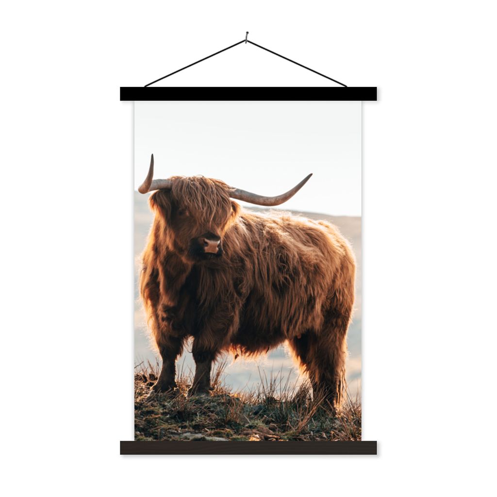 MuchoWow Textilposter Schottische Highlander - Tiere - Ländlich - Landschaft - Kuh - Natur 60x90 cm mit schwarzem Rahmen - Poster Wohnzimmer