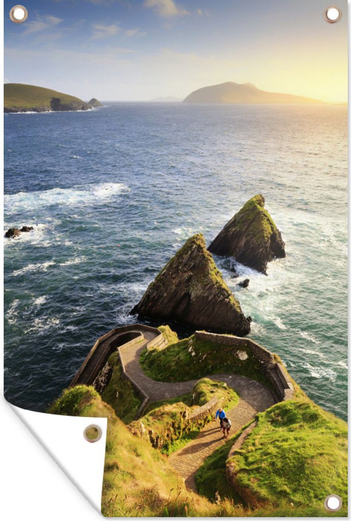 MuchoWow 80x120 cm Outdoor-Poster Gartendeko Sichtschutz Garten Poster für den Garten Wanderer auf einem gewundenen Pfad