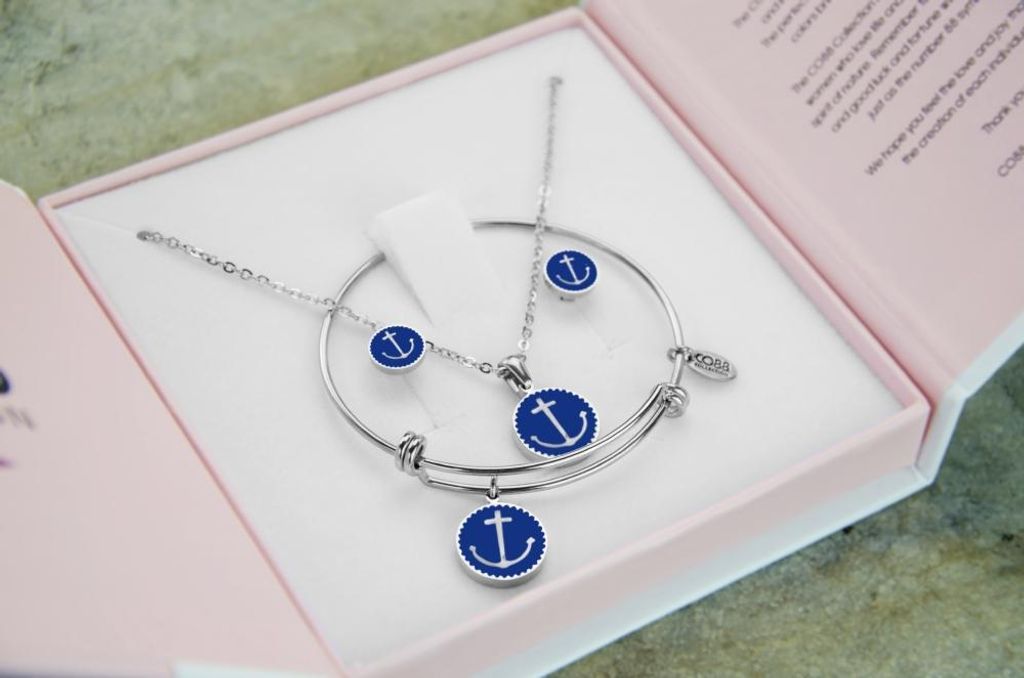 CO88 Collection Geschenkset 8CO-SET009 Schmuck-Geschenkset – Armband, Halskette und Ohrstecker mit Anker – Silberfarben / Blau