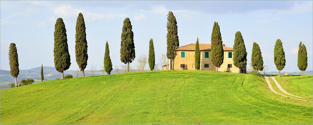 Wallario Poster - Villa auf einem Hügel in der Toskana, Kunstdruck Größe: 80 x 200 cm
