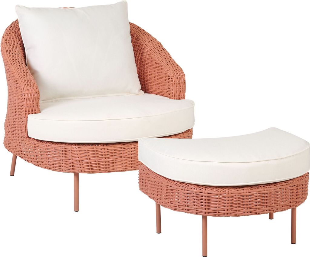 BELIANI Gartensessel mit Fußhocker Rosafarbener Farbton Weiße Kissen PE Rattan Boho Design Outdoor Sitzmöbel