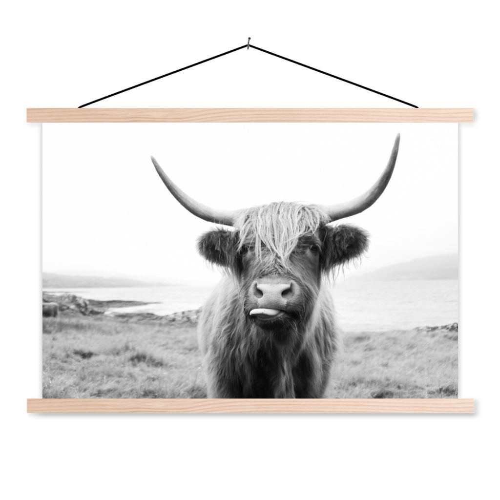 MuchoWow Textilposter Tiere - Schottischer Highlander - Kuh - Schwarz - Weiß 120x80 cm mit holzfarbenen Rahmen - Aufhängeset