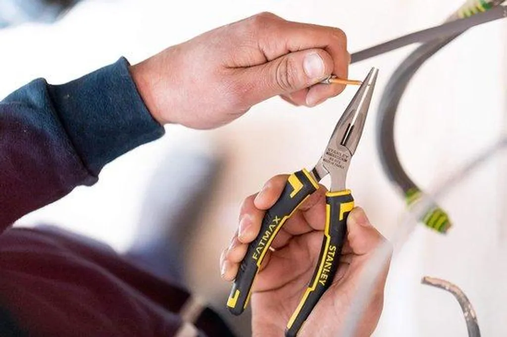 Pince à aiguilles de précision pour câblage électrique et montage