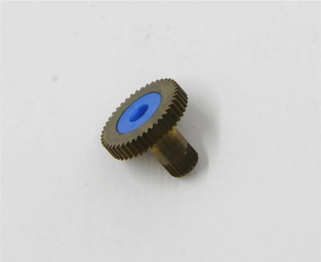 Réparation Mini Servo avec le pignon de sortie Jamara en métal plein