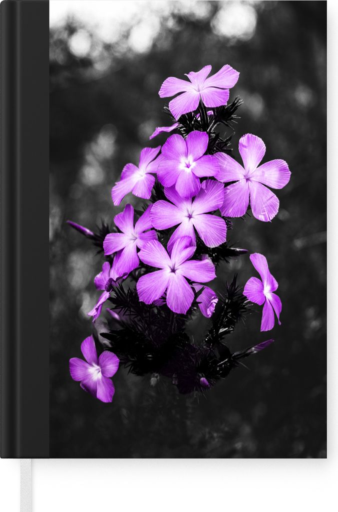 MuchoWow Notizbuch Tagebuch Haushaltsbuch Notebook A5 Blumen - Lila - Schwarz - Weiß - Notizblock - Notizheft - Notebook - Schreibblock - Papier