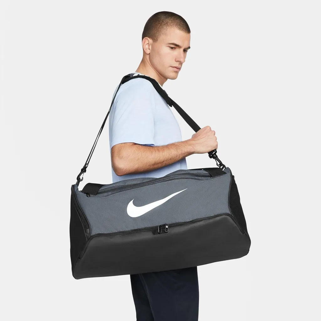Nike Brasilia Sac de Sport Noir et Gris 60L - Bagage de Voyage Robuste