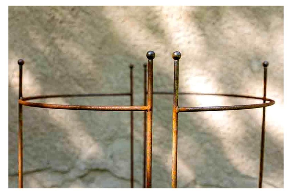 2er Set halbrunde Staudenhalter, Höhe 90cm, Breite 55cm aus Produktbild 