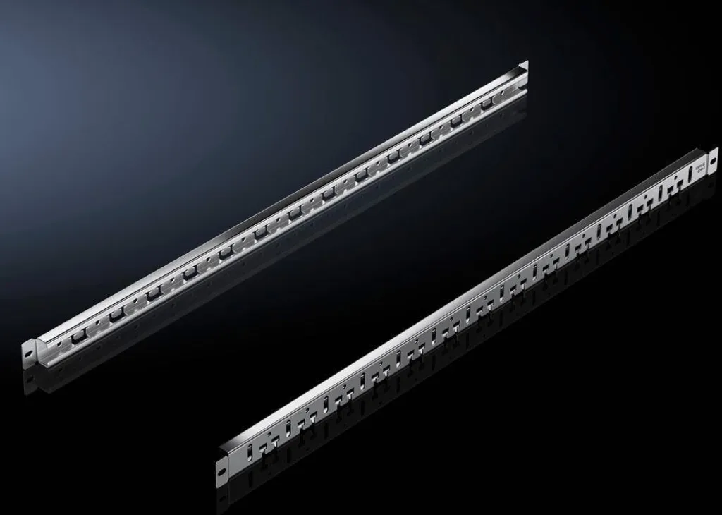 Rail combiné Rittal VX IT 800x2200 mm - Solution de rigidité pour rack 800
