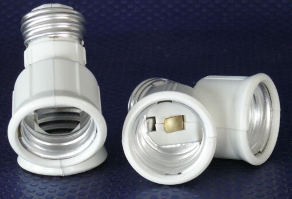 2105 Adapter von Sockel E-27 auf Sockel 2 x E-27 in 230 Volt