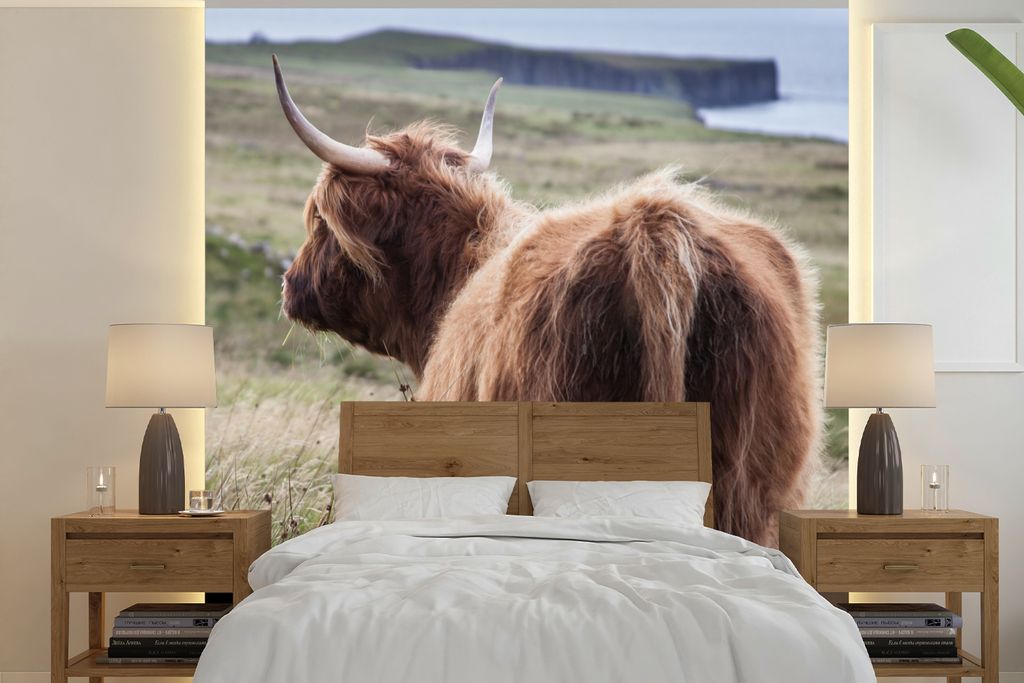MuchoWow Fototapete für Wohnzimmer oder Schlafzimmer Wandtapete Vinyl Motivtapete Schottische Highlander - Natur - Meer - 350x350 cm - Schlafzim...