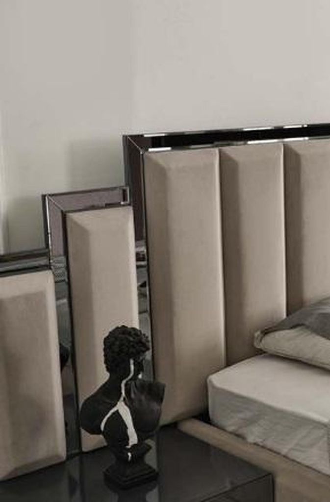 Beige Schlafzimmer Möbel Designer Doppelbett Luxus Holz Nachttische