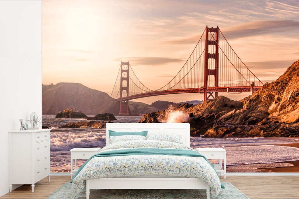 MuchoWow Fototapete für Wohnzimmer oder Schlafzimmer Wandtapete Vinyl Motivtapete Golden Gate Bridge mit wilden Wellen, die an die Felsen in San...