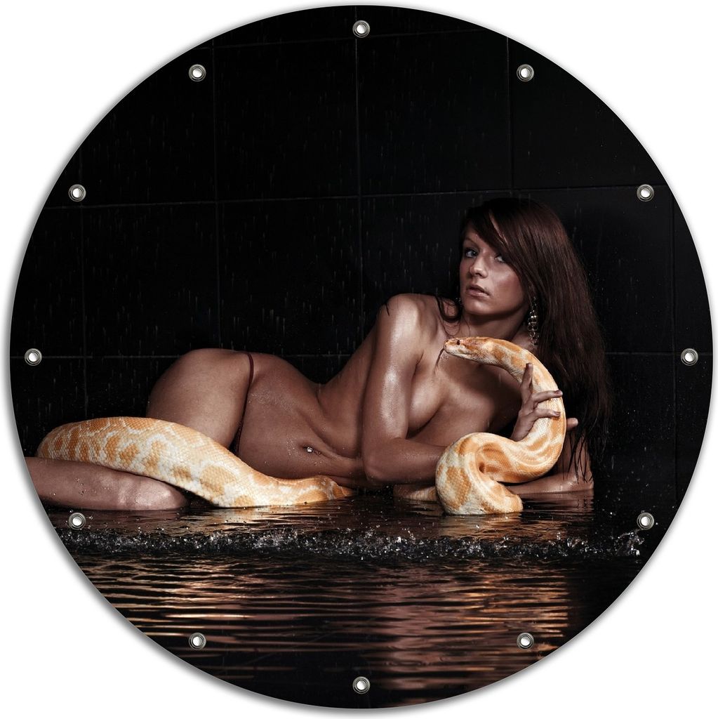 Wallario rundes Outdoor-Poster für Garten oder Balkon, Motiv Nackte Frau mit Python-Schlange im Wasser, 90 cm Durchmesser