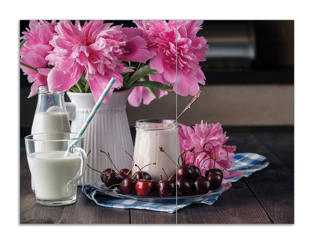 Wallario Herdabdeckplatte aus Glas, Größe 70 x 52 cm 2-teilig, Motiv Milch mit Kirschen zum Frühstück mit rosa Blumenarrangement