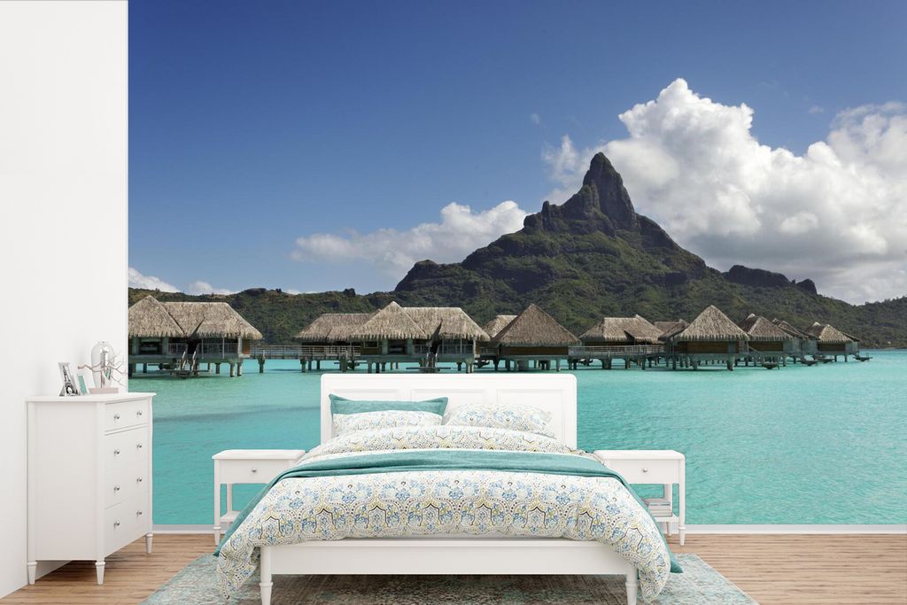 MuchoWow Fototapete für Wohnzimmer oder Schlafzimmer Wandtapete Vinyl Motivtapete Die berühmten Bungalows auf Bora Bora - 450x300 cm - Gemusterte